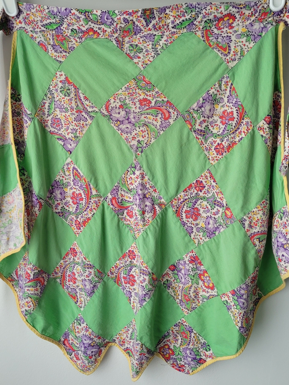 Vintage 1960s/70s Patchwork Green & Paisley Diamond Scalloped Hem Half Apron